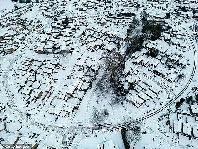 欧洲冻破防了!德国-20℃、法国大停电、英国超市被搬空…雪灾暴击三连(组图) - 3