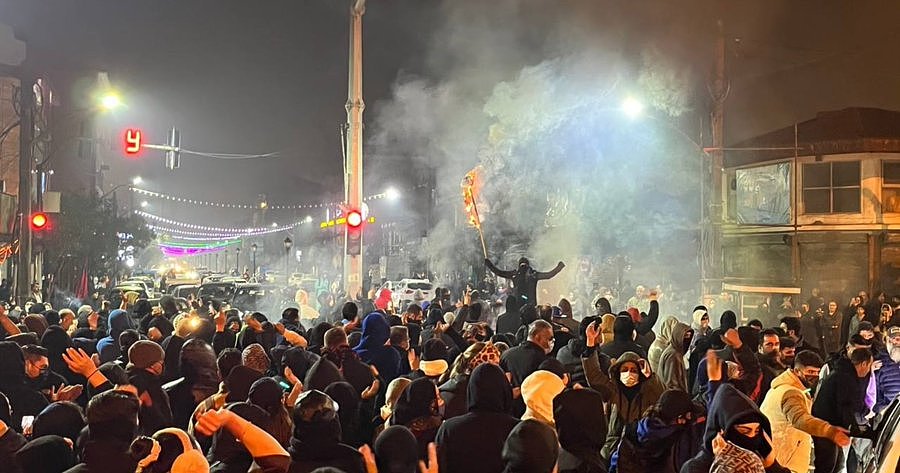 伊朗最大反神权统治抗议第14天，特朗普：准备帮助（图） - 1