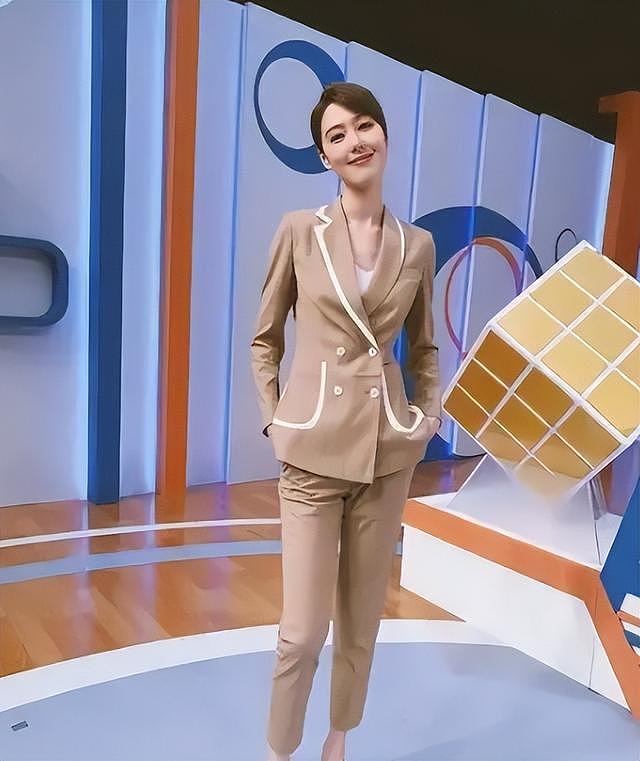 讨好大佬，陪睡上位，遭央视“开除”，她身上的标签哪个才是真的（组图） - 8