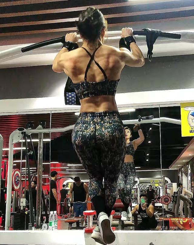 【美女】美女医生酷爱健身,练成“金刚芭比”,网友:这身材让男生汗颜(组图) - 5