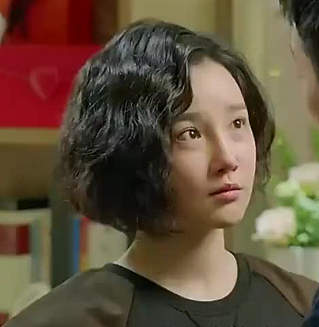 她因身材“发育过猛”被国家队淘汰，却被三流导演看中捧成顶流，真辣（组图） - 8
