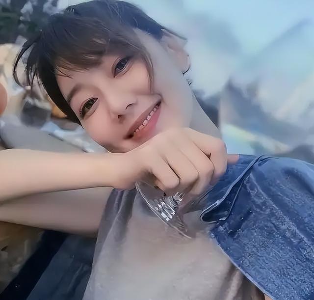 讨好大佬，陪睡上位，遭央视“开除”，她身上的标签哪个才是真的（组图） - 12