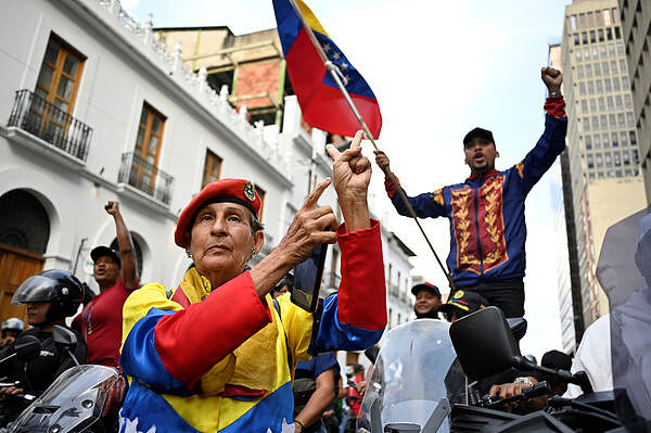 美吁公民立刻撤离委内瑞拉！民兵持枪巡逻“搜查美国人”（组图） - 3