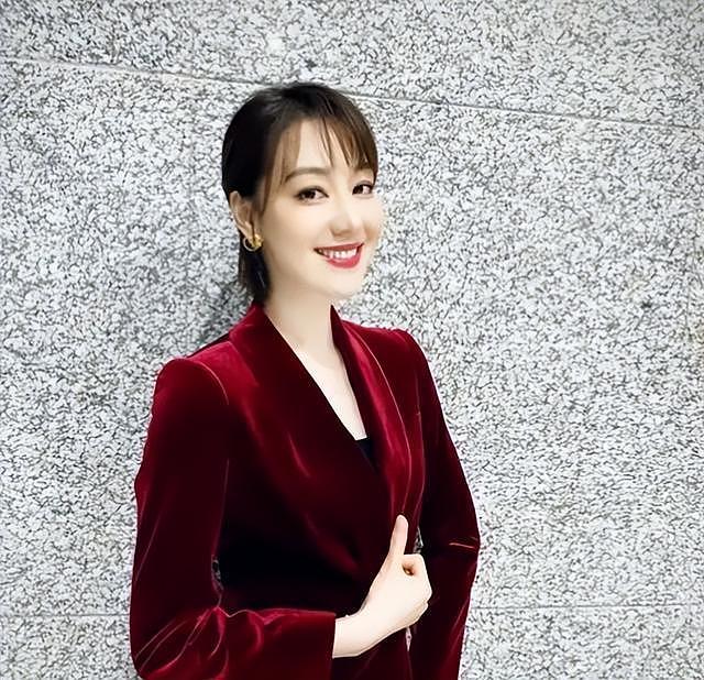 讨好大佬，陪睡上位，遭央视“开除”，她身上的标签哪个才是真的（组图） - 5