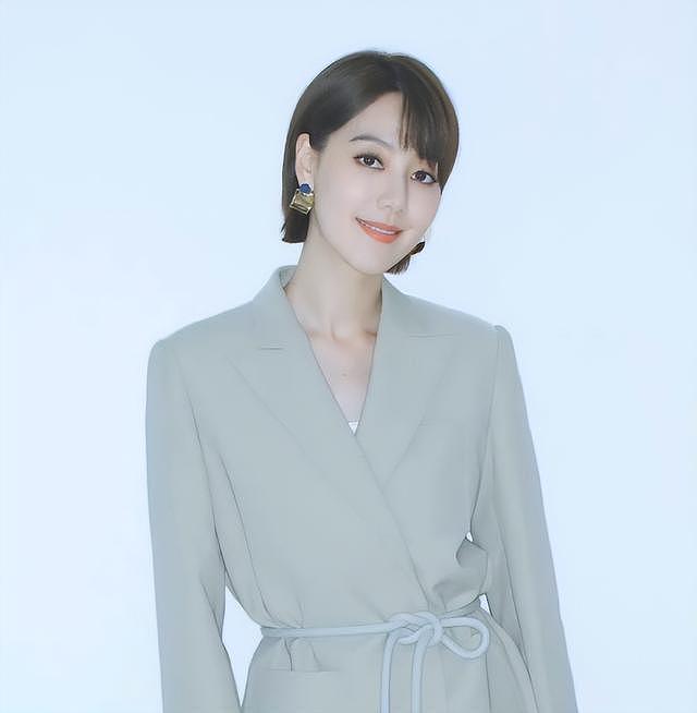 讨好大佬，陪睡上位，遭央视“开除”，她身上的标签哪个才是真的（组图） - 19