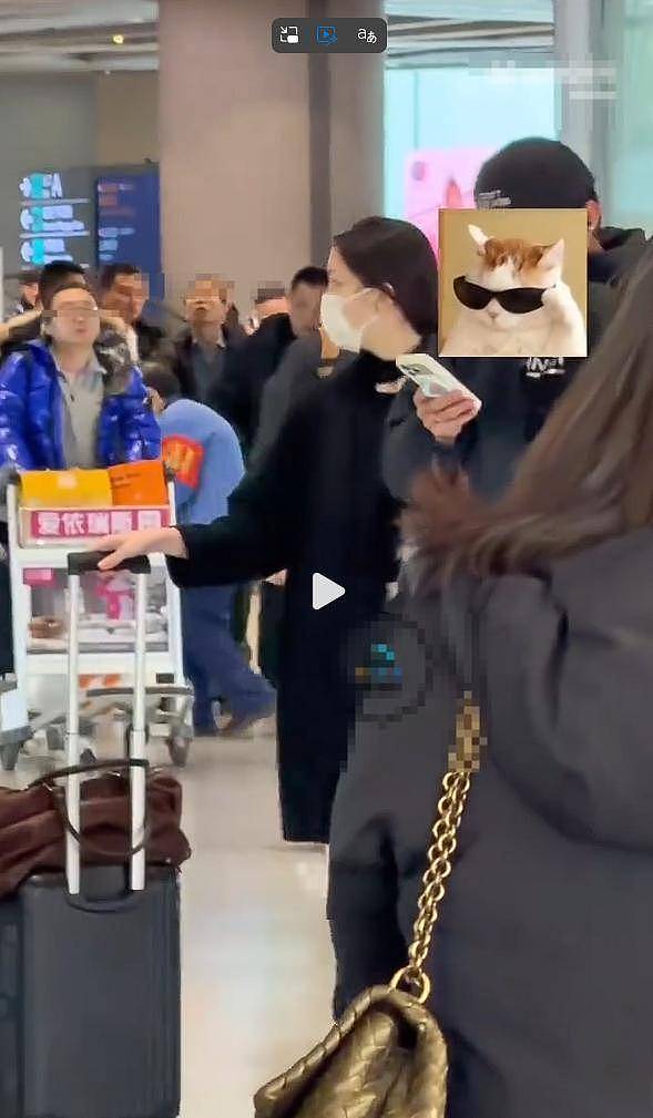 19岁李嫣展绝佳气质，与男性友人同行，两人默契...（组图） - 3