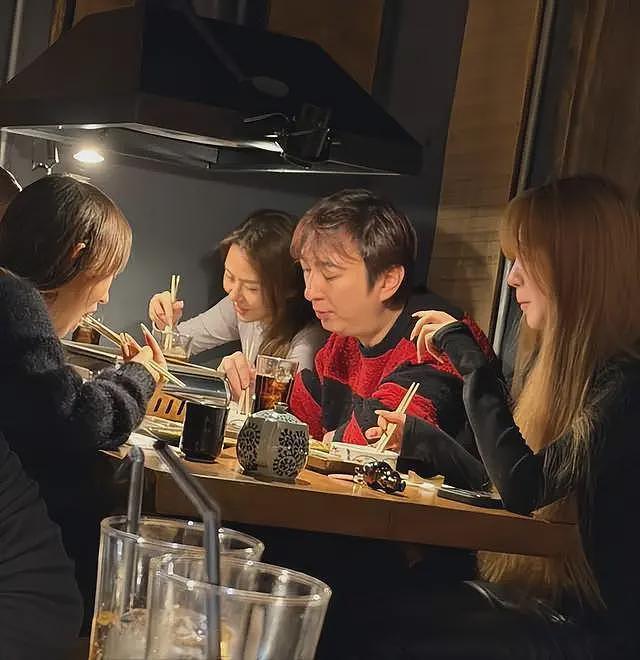 王思聪东京豪宅内景罕见曝光，送99朵玫瑰给女友，和懒懒已同居了（组图） - 2