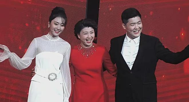 闫学晶被代言商索赔，儿子学历儿媳工作陷争议，口无遮拦坑了全家（组图） - 14