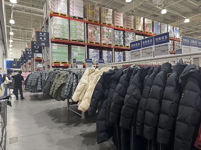中产涌入超市，抢300元羽绒服（组图） - 3