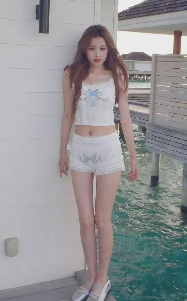 孙怡马尔代夫度假照,身材比例超绝,离婚后的她美回颜值巅峰(组图) - 11
