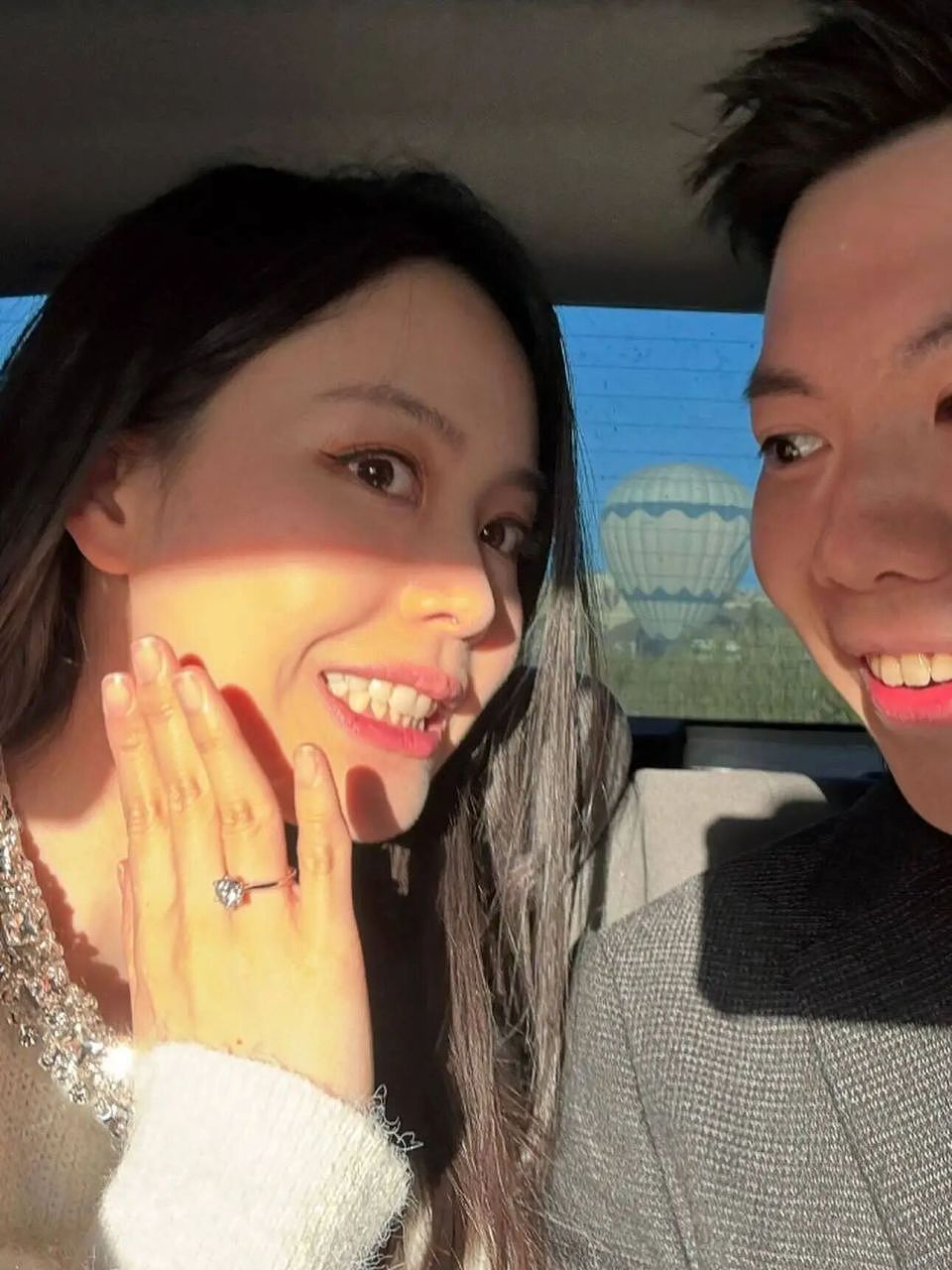 恭喜!TVB“最美新闻女神”结婚,低胸婚纱嫁同台男主播,网友:郎才女貌(组图) - 4