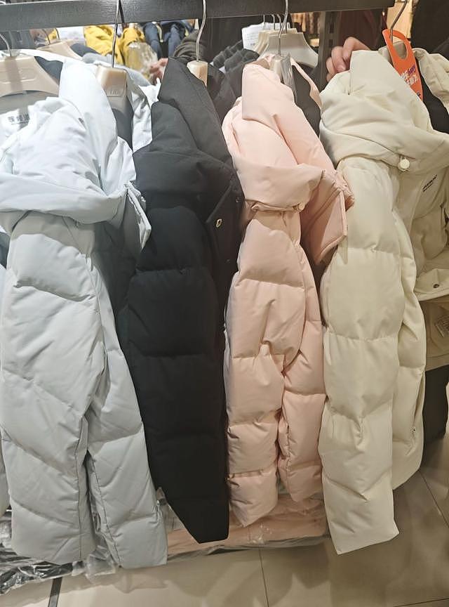 中产涌入超市，抢300元羽绒服（组图） - 5
