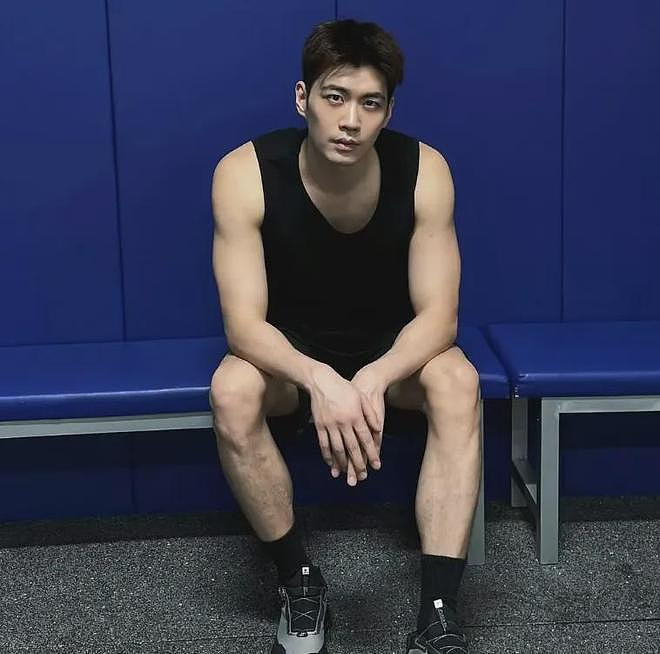 两个男演员冲上热搜!举止亲密惹关注,24年就有接触疑似因戏生情(组图) - 20