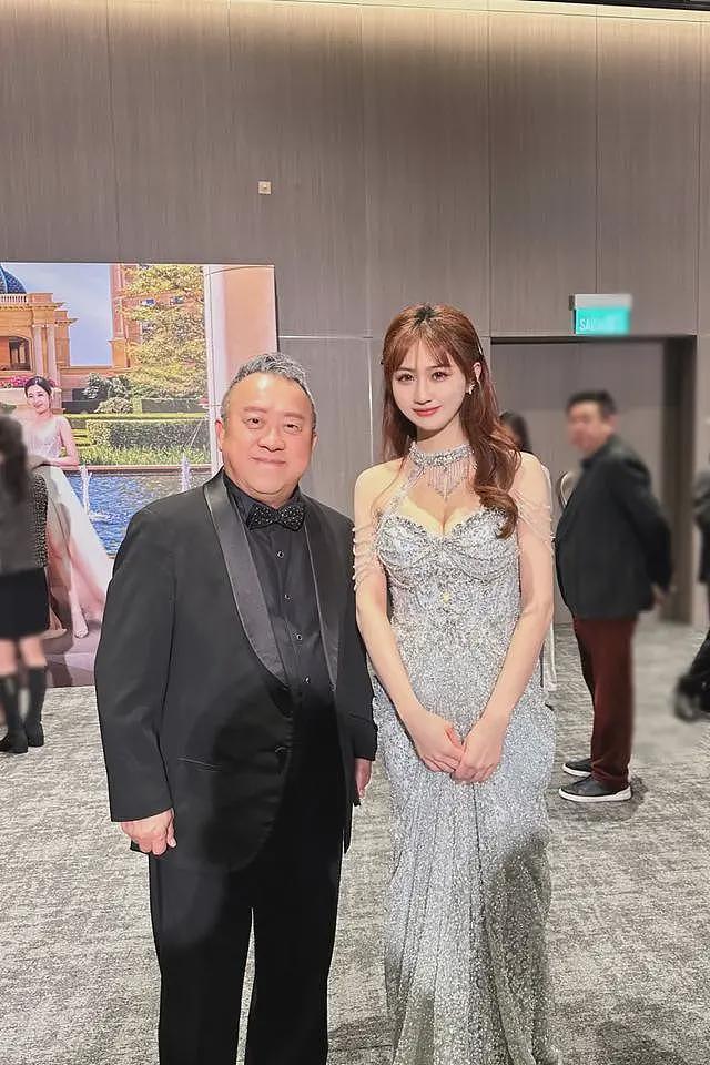曾志伟现身云南踢球！酒桌上与美女体验叼杯敬酒，喝到满脸通红场面辣眼（组图） - 21