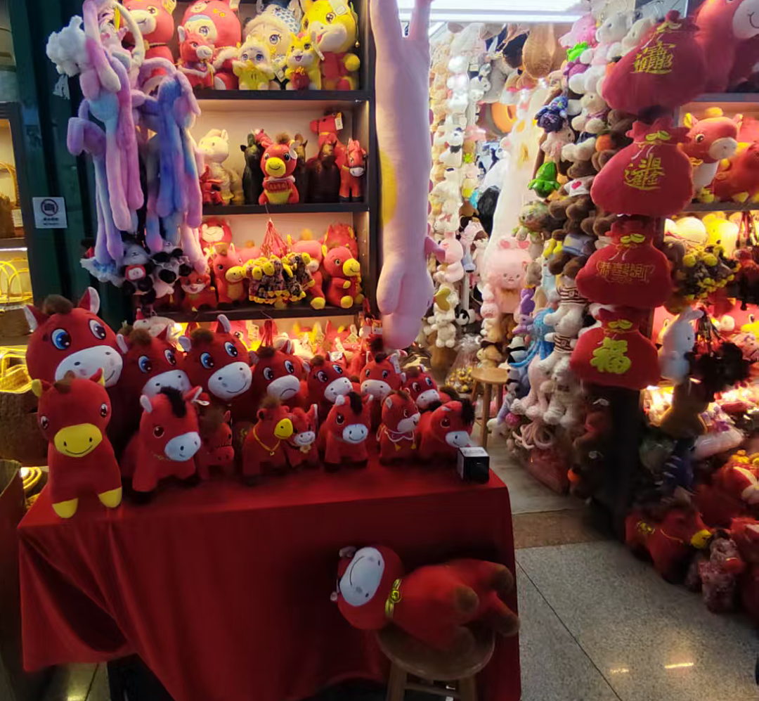 义乌“哭哭马”火出圈!老板娘电话被打爆:它懂打工人的委屈(组图) - 3