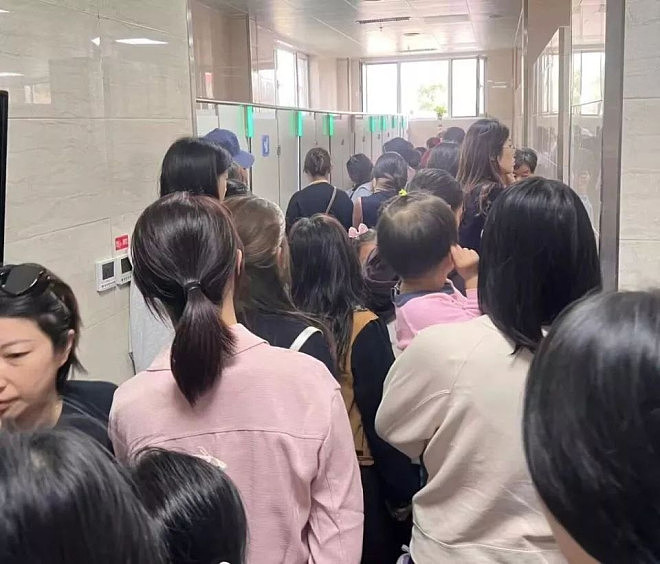 景区公厕，挤满悄悄崩溃的女性（组图） - 7