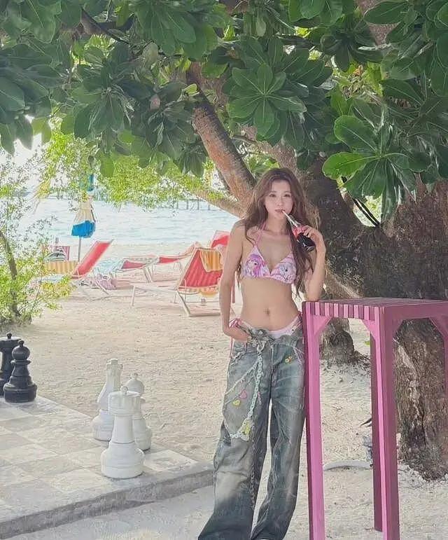 孙怡马尔代夫度假照,身材比例超绝,离婚后的她美回颜值巅峰(组图) - 4
