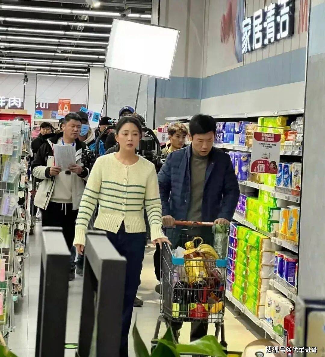 46岁殷桃近照曝光!脸又僵又肿差点认不出(组图) - 3