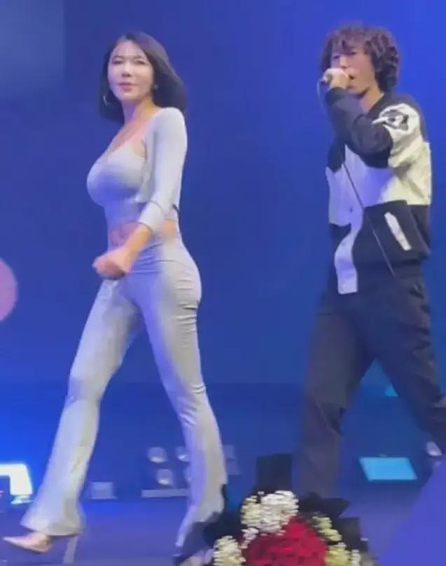 庞麦郎与龚玥菲大婚?两人穿婚纱西服秀恩爱,知情人曝真实原因(组图) - 8
