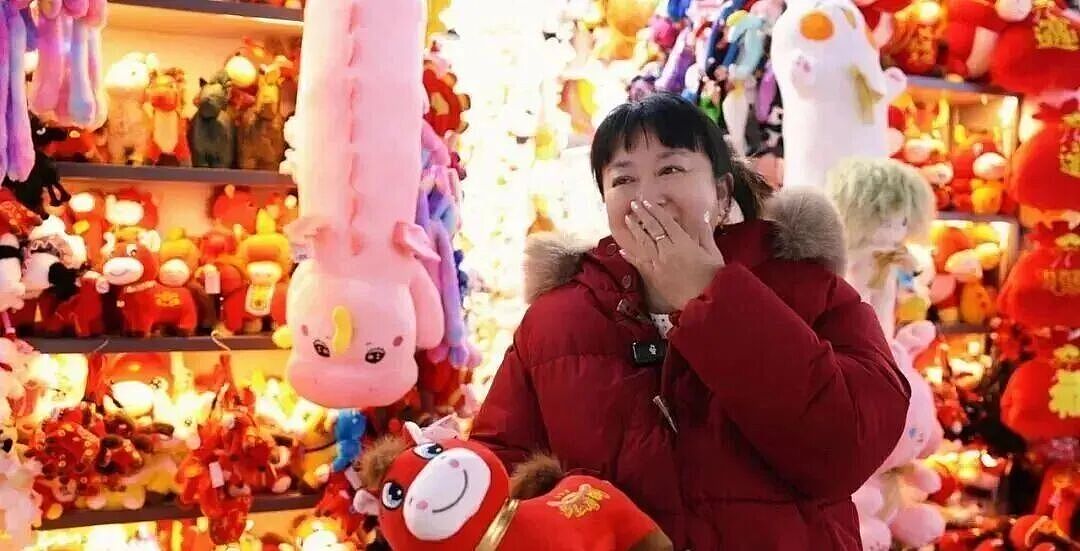 义乌“哭哭马”火出圈!老板娘电话被打爆:它懂打工人的委屈(组图) - 4