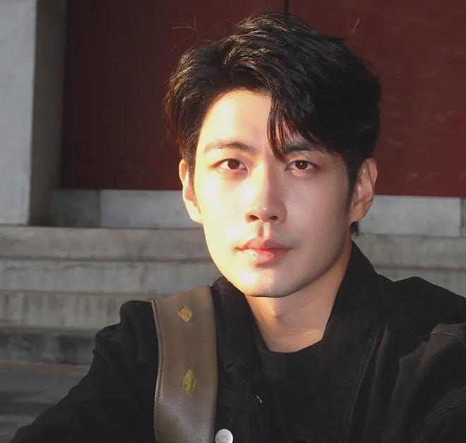 两个男演员冲上热搜!举止亲密惹关注,24年就有接触疑似因戏生情(组图) - 6