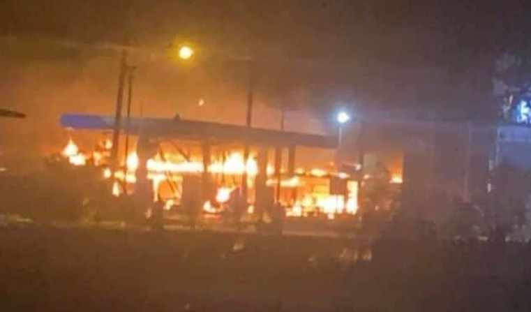 泰国11座加油站遭“炸弹攻击”！恐怖分子连环纵火，疑选前制造恐慌（视频/组图） - 1