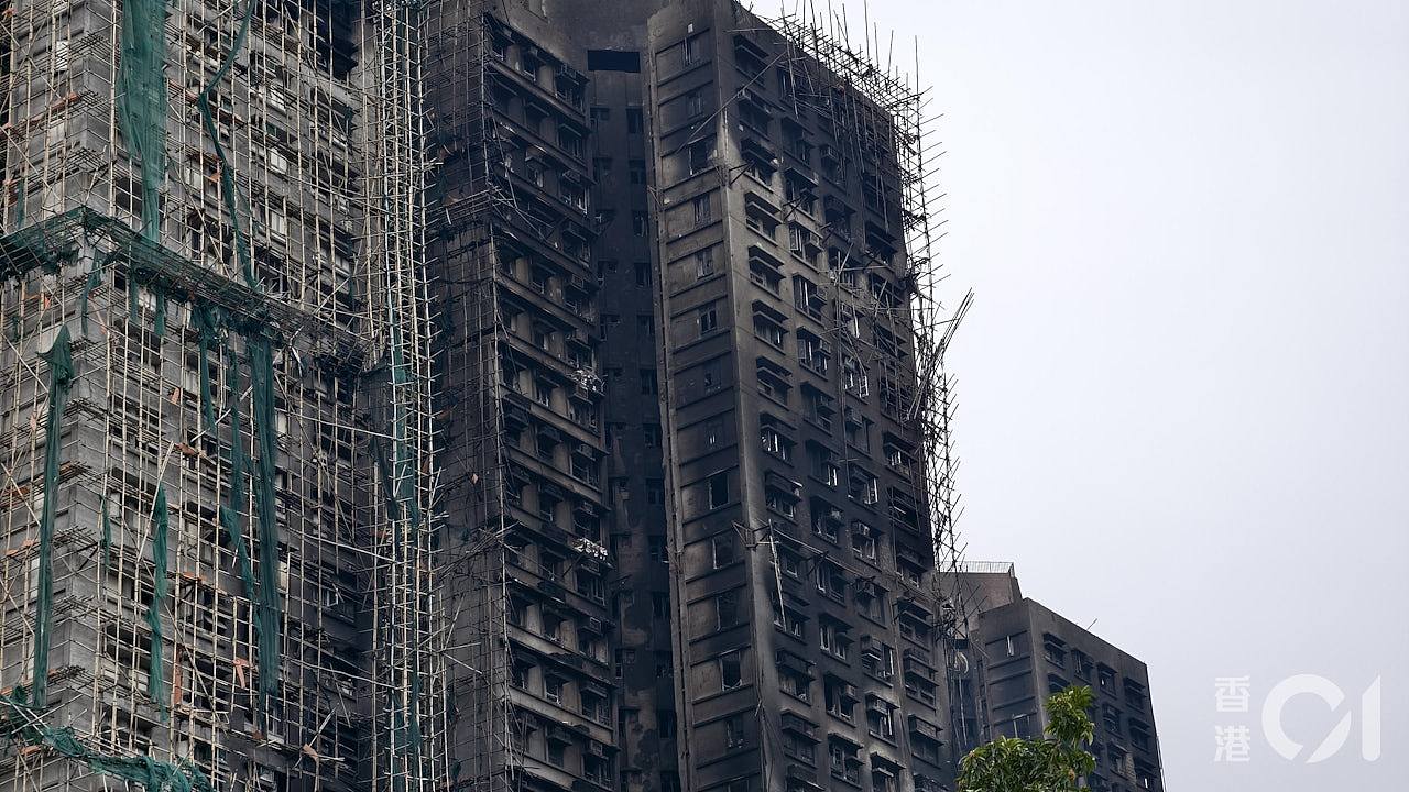 香港宏福苑火灾:教育局证5名中小学或幼稚园学生罹难,一校设一支援队(组图) - 1