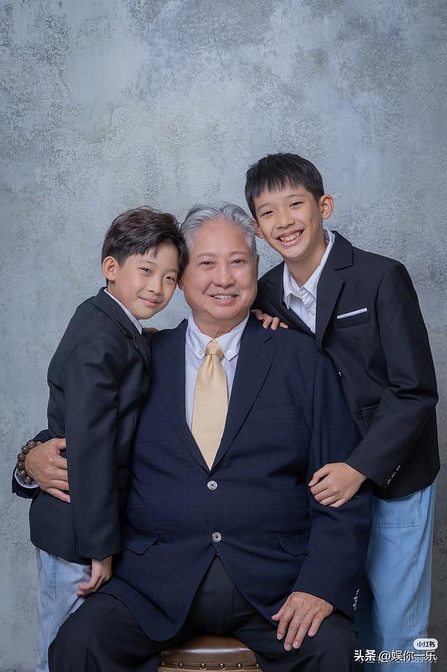 洪金宝和2孙子豪宅跳舞,气色红润精神好,晚年比成龙滋润多了(组图) - 7