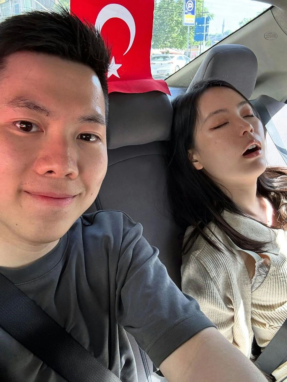 恭喜!TVB“最美新闻女神”结婚,低胸婚纱嫁同台男主播,网友:郎才女貌(组图) - 2