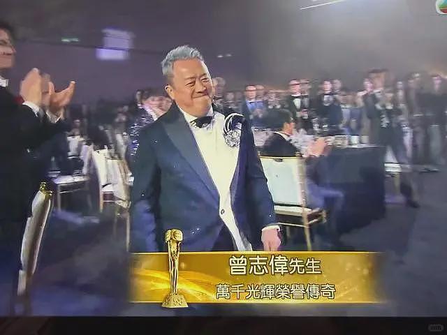 曾志伟现身云南踢球！酒桌上与美女体验叼杯敬酒，喝到满脸通红场面辣眼（组图） - 17