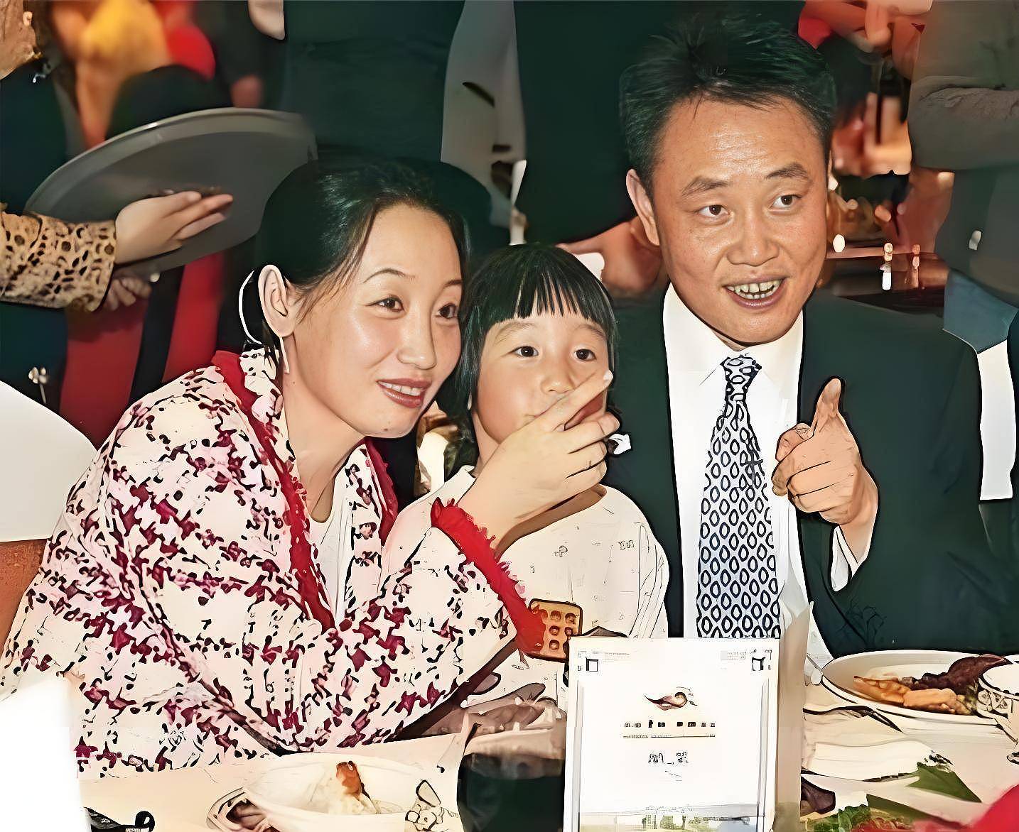 她是黄光裕之母，两个儿子是富豪，两个女儿是高管（组图） - 16