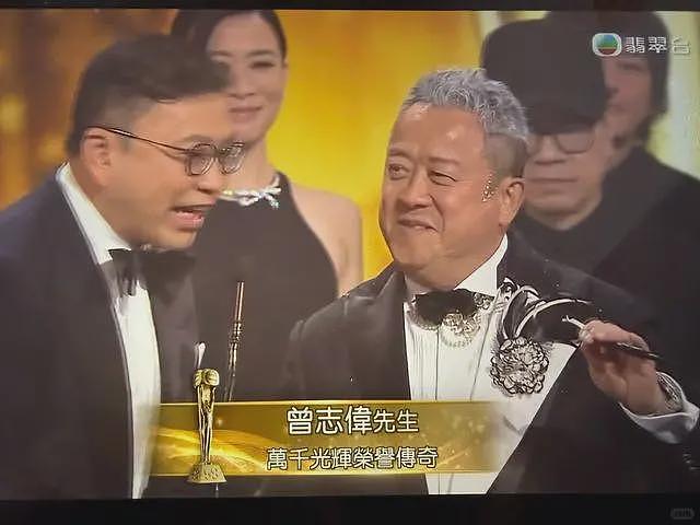曾志伟现身云南踢球！酒桌上与美女体验叼杯敬酒，喝到满脸通红场面辣眼（组图） - 20