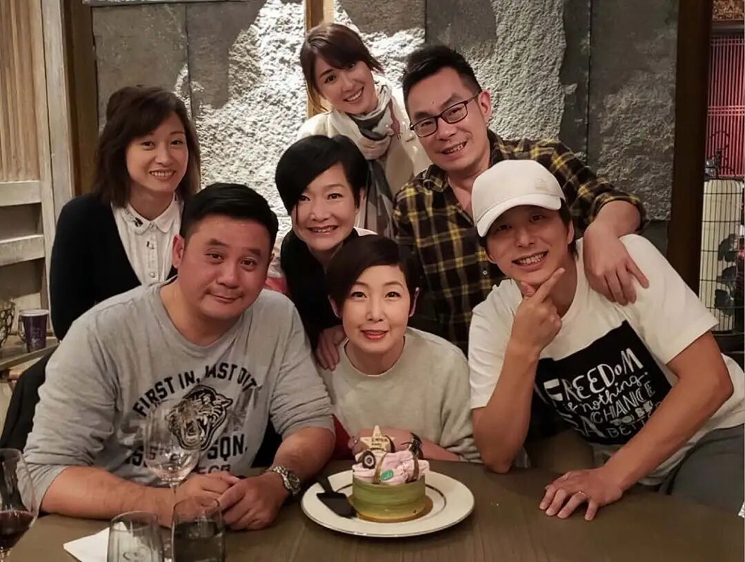TVB女星宣布不婚！人设崩塌后摆地摊，多次拒绝前男友求婚（组图） - 17