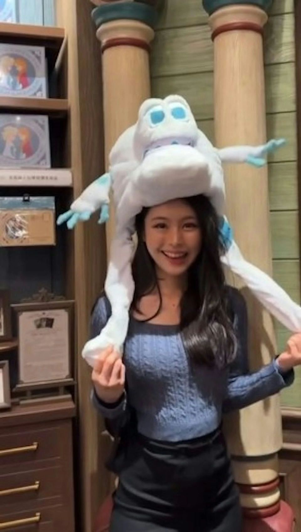 恭喜!TVB“最美新闻女神”结婚,低胸婚纱嫁同台男主播,网友:郎才女貌(组图) - 6