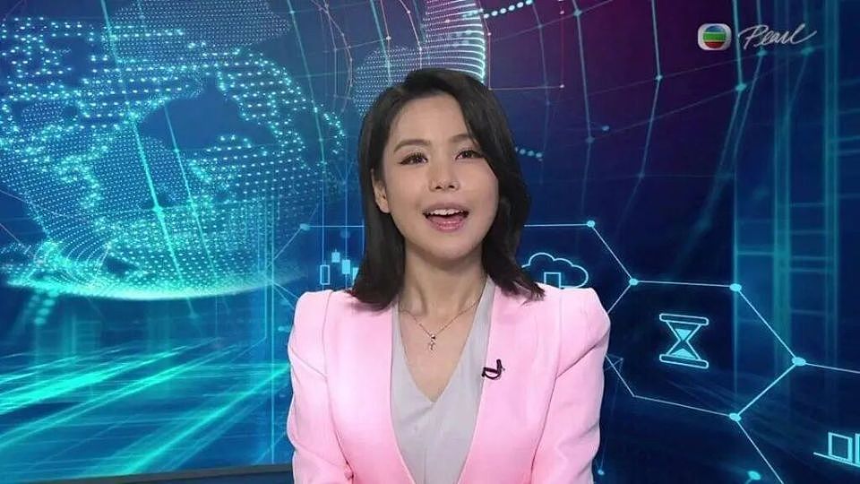 恭喜!TVB“最美新闻女神”结婚,低胸婚纱嫁同台男主播,网友:郎才女貌(组图) - 8