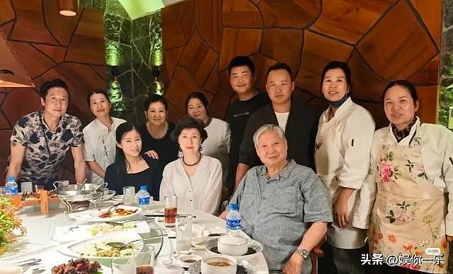 洪金宝和2孙子豪宅跳舞,气色红润精神好,晚年比成龙滋润多了(组图) - 10