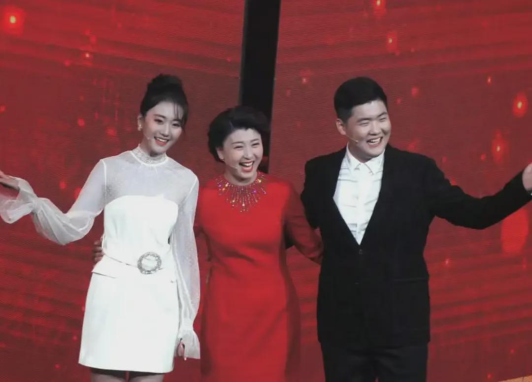 中国女演员直播“哭穷”引争议,多品牌紧急切割!本人道歉:我忘了本,我错了(视频/组图) - 9