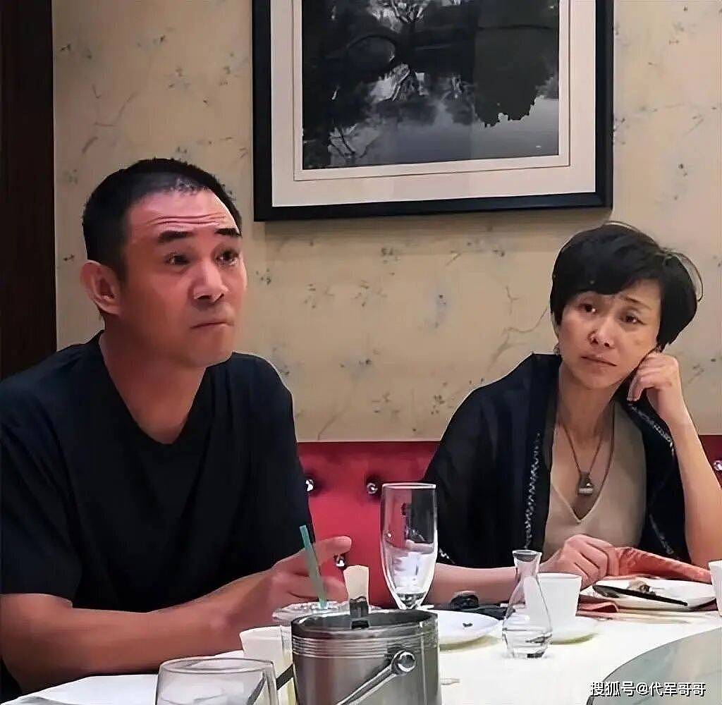 48岁演员贾一平近况曝光！移居美国，住别墅开路虎，一家四口生活幸福（组图） - 9