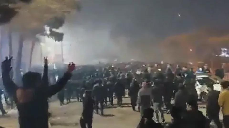 拥百亿房却买不起5公斤肉,伊朗人沦最穷亿万富翁(图) - 1