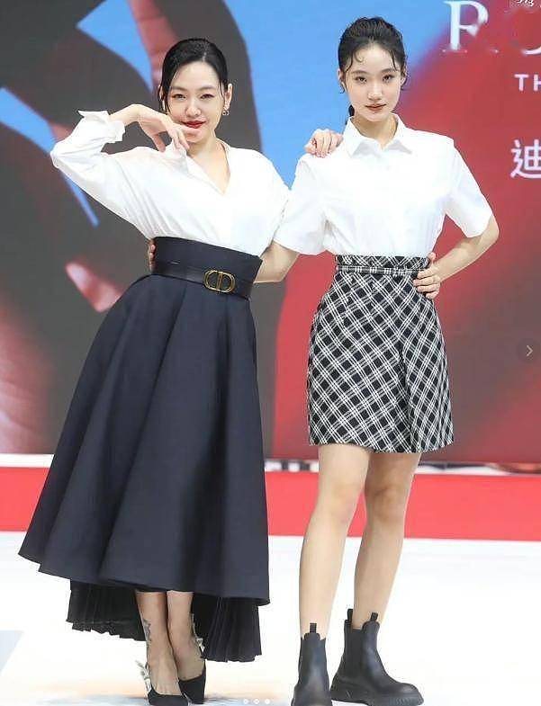 小S女儿脸型长残，情商、资源惹吐槽，网友：全靠母亲托举（组图） - 17