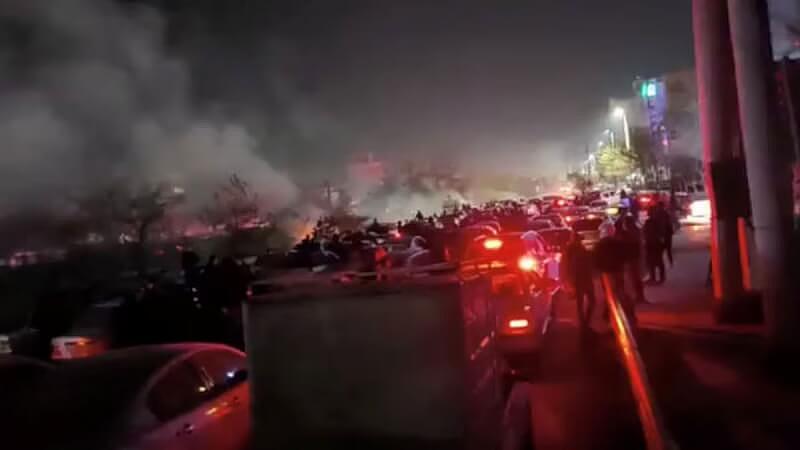 伊朗抗议潮延烧，彭博：国家现有形式撑不过今年（图） - 1