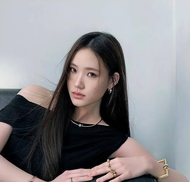 小S女儿脸型长残，情商、资源惹吐槽，网友：全靠母亲托举（组图） - 1