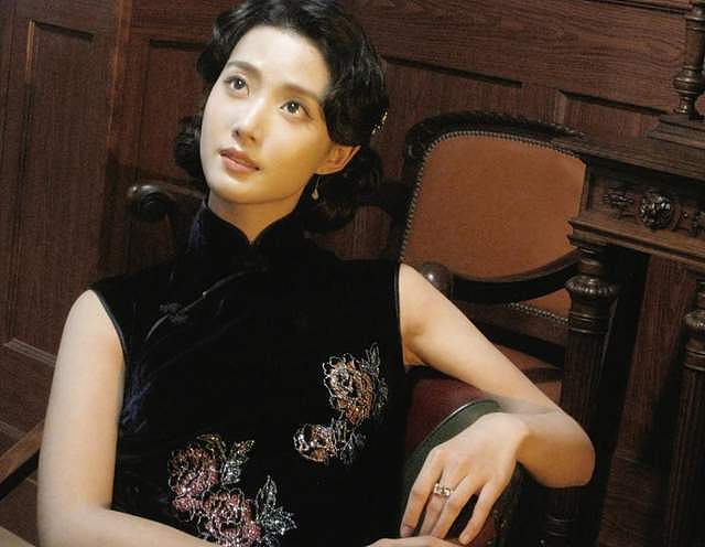 LV偶遇卢昱晓，真不能再瘦了，那小身板看着跟八九岁小女孩差不多（组图） - 9