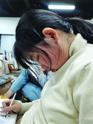 23岁在沪女孩命运揪心!自己签字6次手术,截肢后双亲断联...(组图) - 3