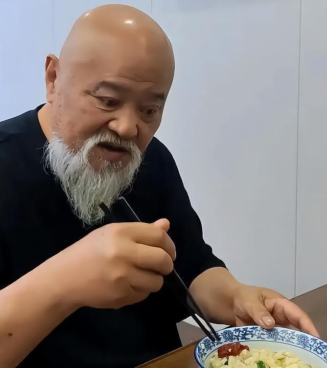 每天2包烟，顿顿8两白酒，70岁李琦跟去世前杨少华状态如出一辙（组图） - 15