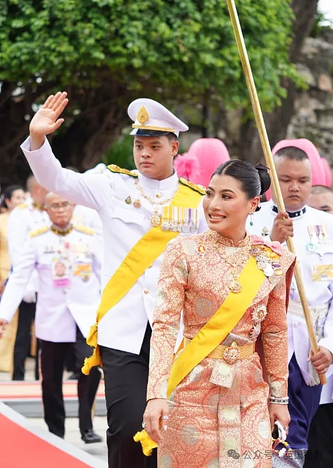 瓜!泰“护国神兽”公主恋上泰总理儿子?男方为当驸马疑甩刚订婚7年女友(组图) - 8