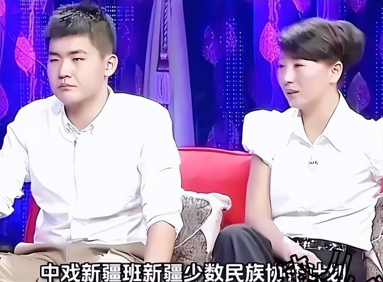 闫学晶儿子中戏合照流出，先读预科，再进的本科班（组图） - 4