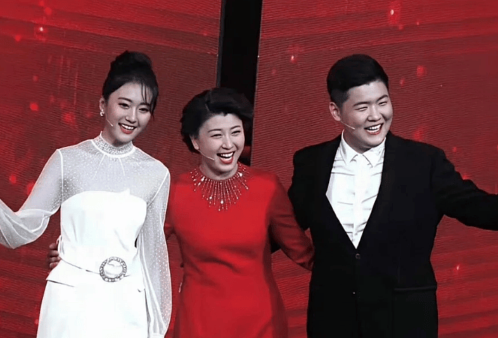 闫学晶儿子中戏合照流出，先读预科，再进的本科班（组图） - 8