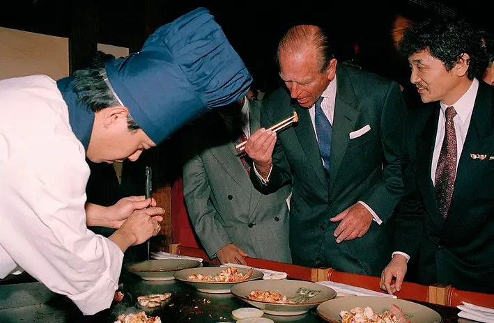 日美混血超模卷入3.5亿遗产大战！同父异母7兄妹撕了17年，结果被年轻后妈捡了漏（组图） - 6