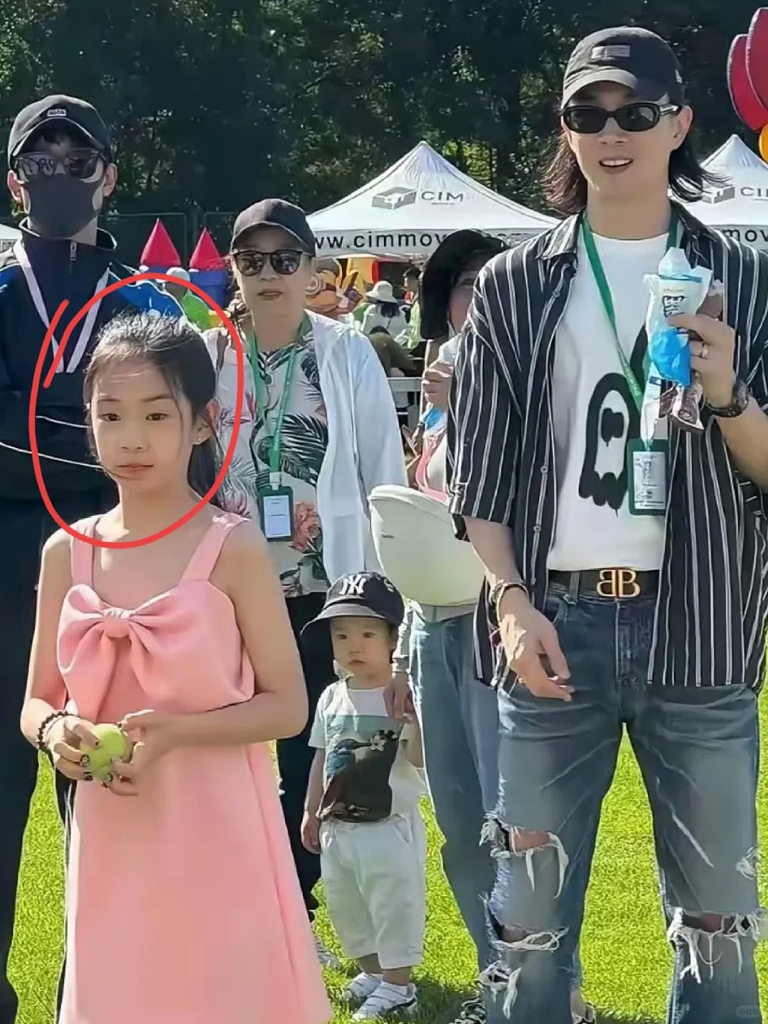 戚薇女儿赴澳洲参赛,颜值美到认不出,网友:这脸,还得靠爸妈..(组图) - 5